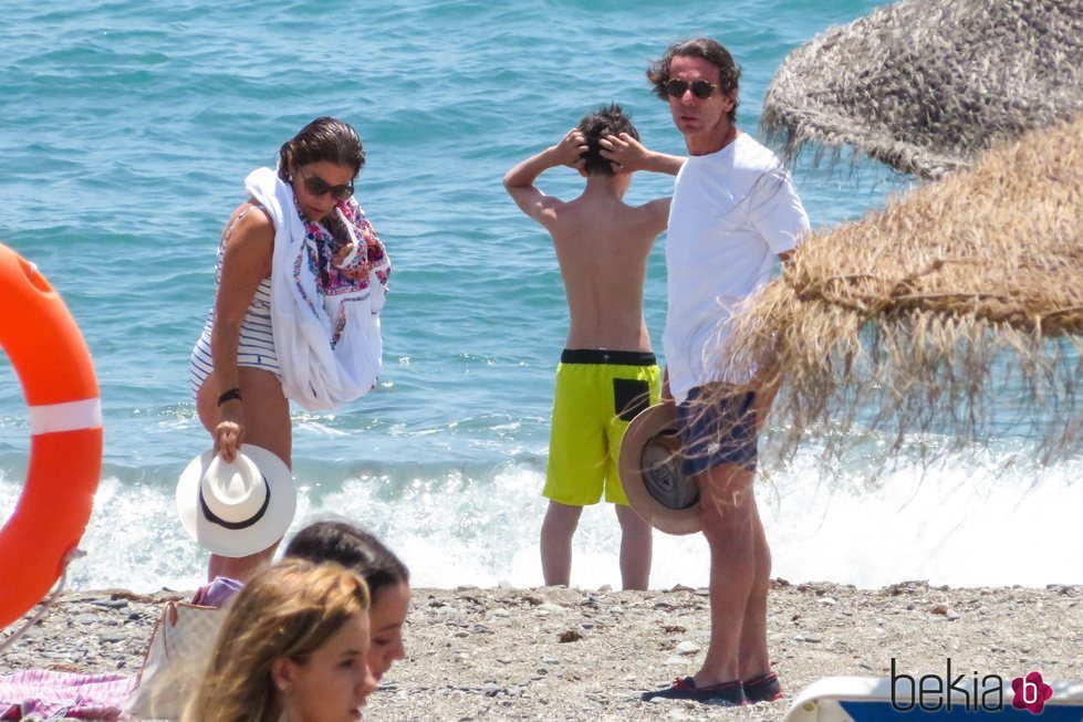 José María Aznar y Ana Botella con su nieto en Marbella