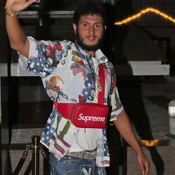 Omar Montes a su llegada a la fiesta de despedida de 'Supervivientes 2019'