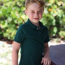 El Príncipe Jorge en la fotografía oficial de su sexto cumpleaños