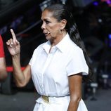 Isabel Pantoja, enfadada con el dedo en alto en el debate final de 'Supervivientes 2019'