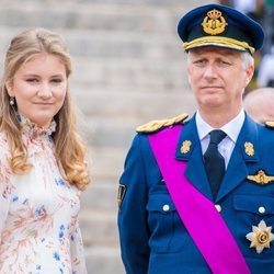 La Princesa Isabel junto a su padre el Rey Felipe de Bélgica