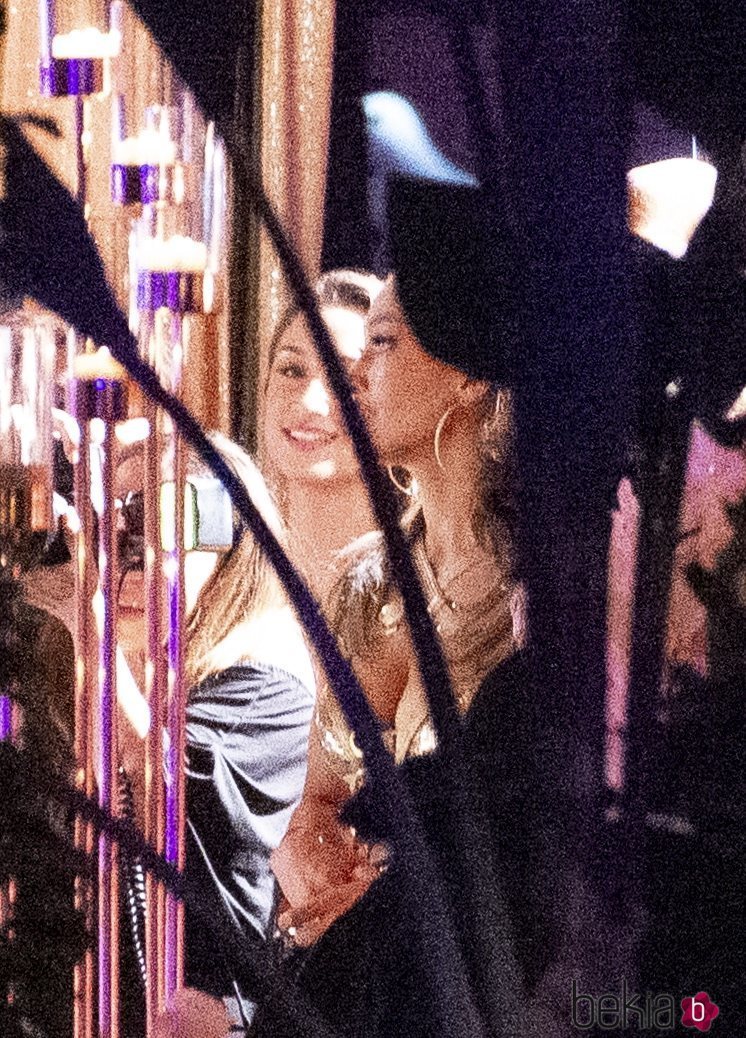 Jennifer Lopez llegando a su fiesta de 50 cumpleaños en Miami