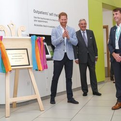 El Príncipe Harry inaugura un ala infantil en Sheffield