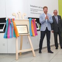 El Príncipe Harry inaugura un ala infantil en Sheffield