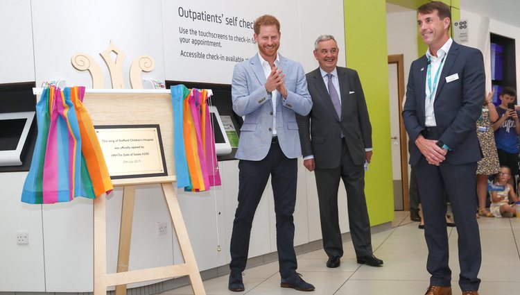 El Príncipe Harry inaugura un ala infantil en Sheffield