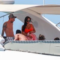 Leo Messi de risas con Daniella Semaan en Ibiza