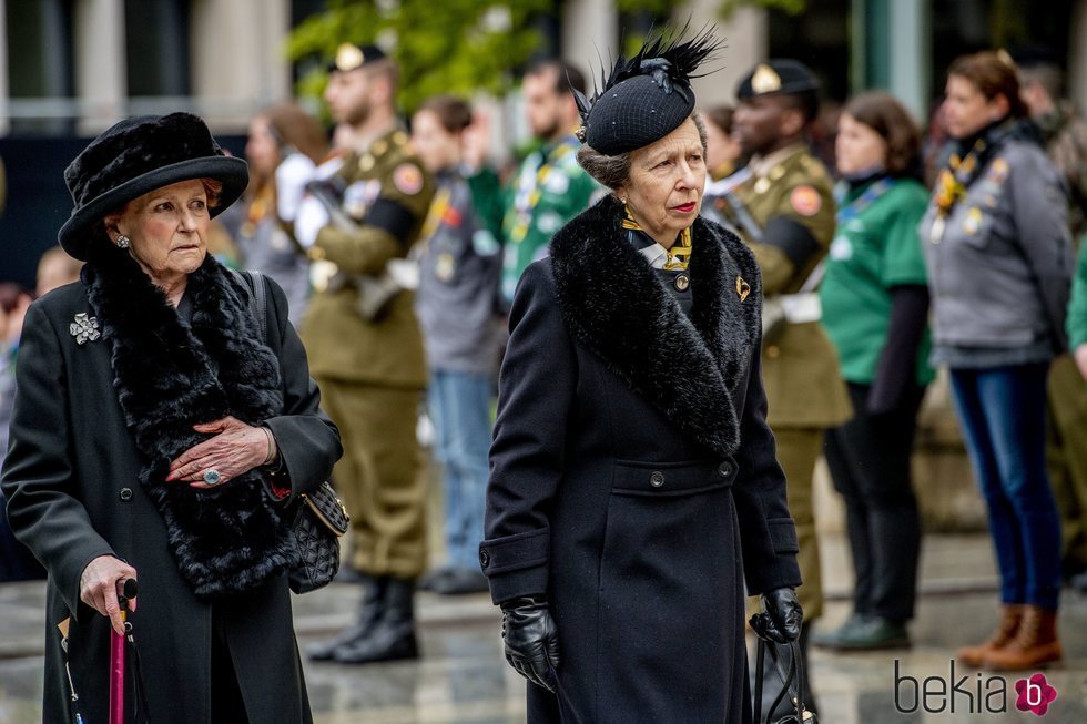 Lady Elizabeth Anson y la Princesa Ana en el funeral del Gran Duque Juan de Luxemburgo