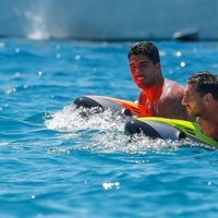 Luis Suárez y Leo Messi divirtiéndose en el mar de Ibiza