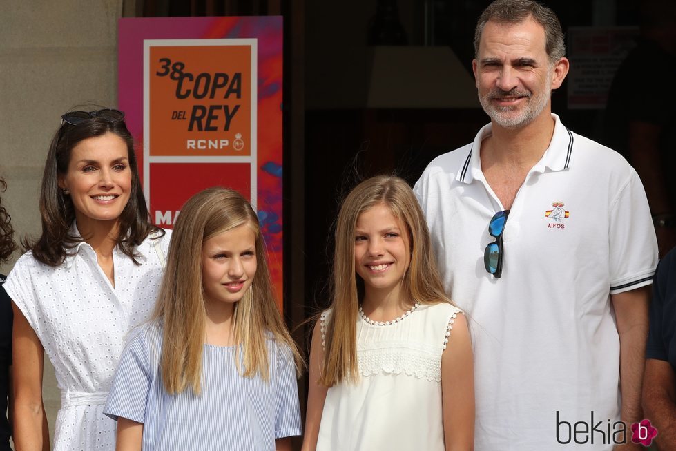 Los Reyes Felipe y Letizia, la Princesa Leonor y la Infanta Sofía en su primera aparición en sus vacaciones de verano 2019