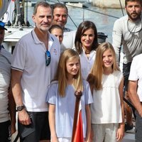 Los Reyes Felipe y Letizia, la Princesa Leonor y la Infanta Sofía a bordo del Aifos