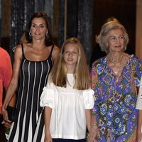 La Reina Letizia, la Princesa Leonor, la Reina Sofía y la Infanta Sofía yendo al ballet en Palma