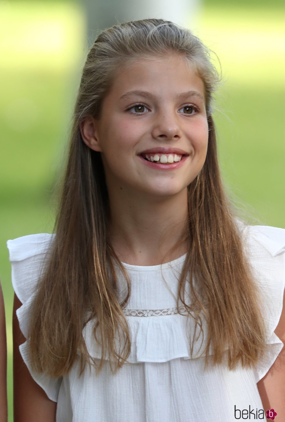 La Infanta Sofía, muy sonriente en su posado de verano en Marivent 2019