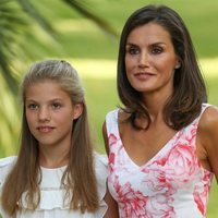 La Reina Letizia y la Infanta Sofía en su posado de verano 2019 en Marivent