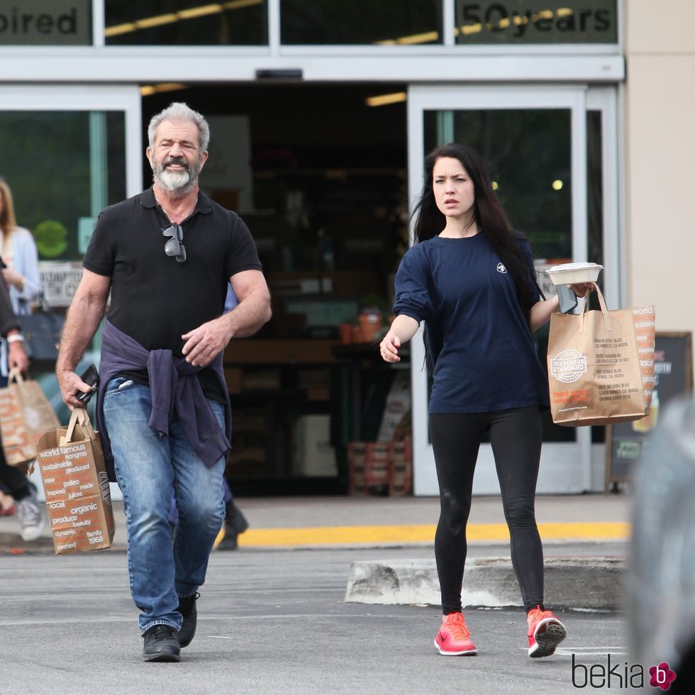 Mel Gibson con su esposa Rosalind Ross en Los Ángeles
