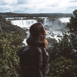 Laura Matamoros en las cataratas de Iguazú