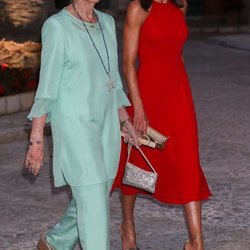 La Reina Letizia y la Reina Sofía, muy cómplices en la recepción del Palacio de la Almudaina en Mallorca del verano 2019