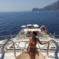 Kylie Jenner en el yate con el que recorrió las costas del mar mediterráneo con motivo de la celebración de su 22 cumpleaños