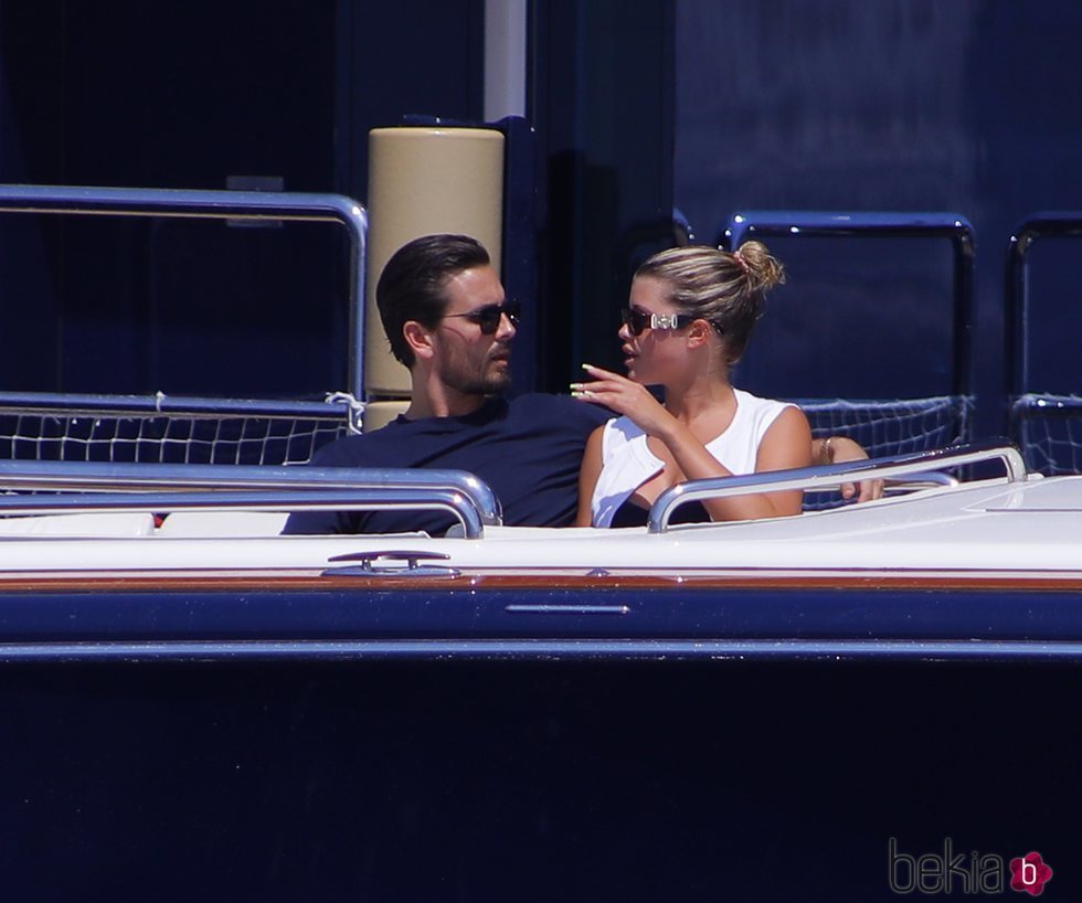 Scott Disick y Sofia Richie disfrutando de sus vacaciones a bordo del yate que alquiló Kylie Jenner para celebrar su cumpleaños