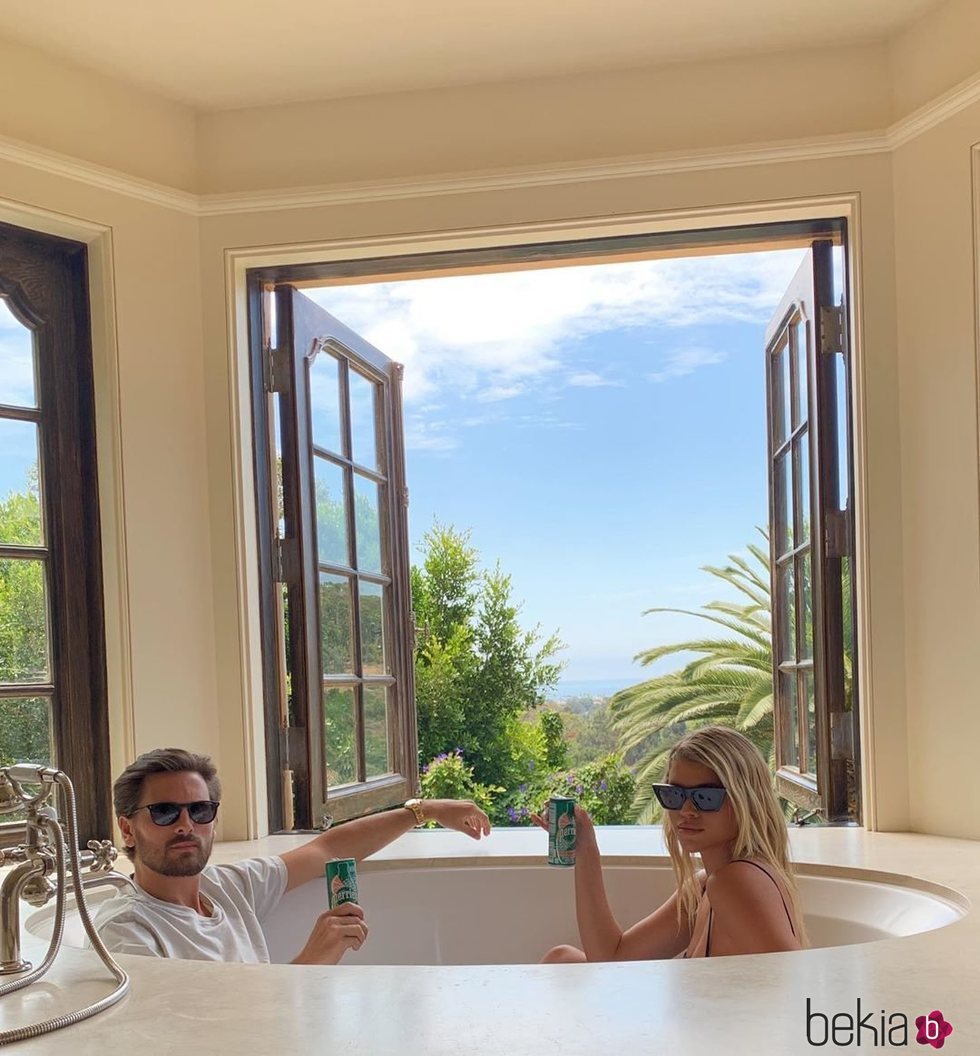 Scott Dissick y Sofia Richie disfrutando de sus vacaciones