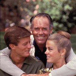 Henry Fonda junto a sus hijos, Peter Fonda y Jane Fonda