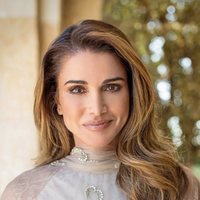 Rania de Jordania en los retratos para su 49 cumpleaños