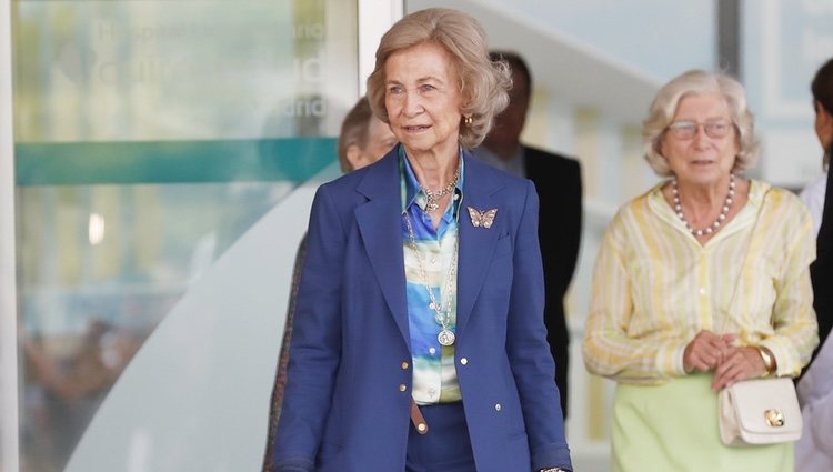 La Reina Sofía acude a visitar al Rey Juan Carlos acompañada de su hermana y su prima Tatiana