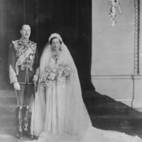 El Príncipe Enrique de Gloucester y Lady Alice Montagu Douglas Scott en su boda