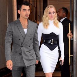 Joe Jonas y Sophie Turner saliendo hacia los MTV VMAs 2019