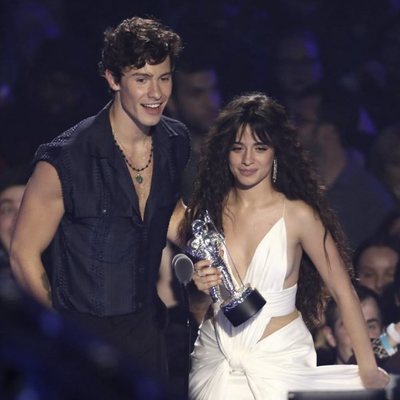 Shawn Mendes y Camila Cabello en los MTV VMAs 2019