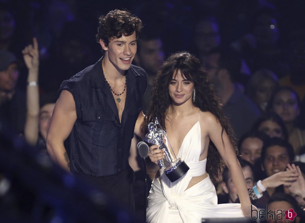 Shawn Mendes y Camila Cabello en los MTV VMAs 2019