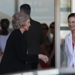 La Reina Sofía, muy sonriente en su visita al Rey Juan Carlos en el hospital