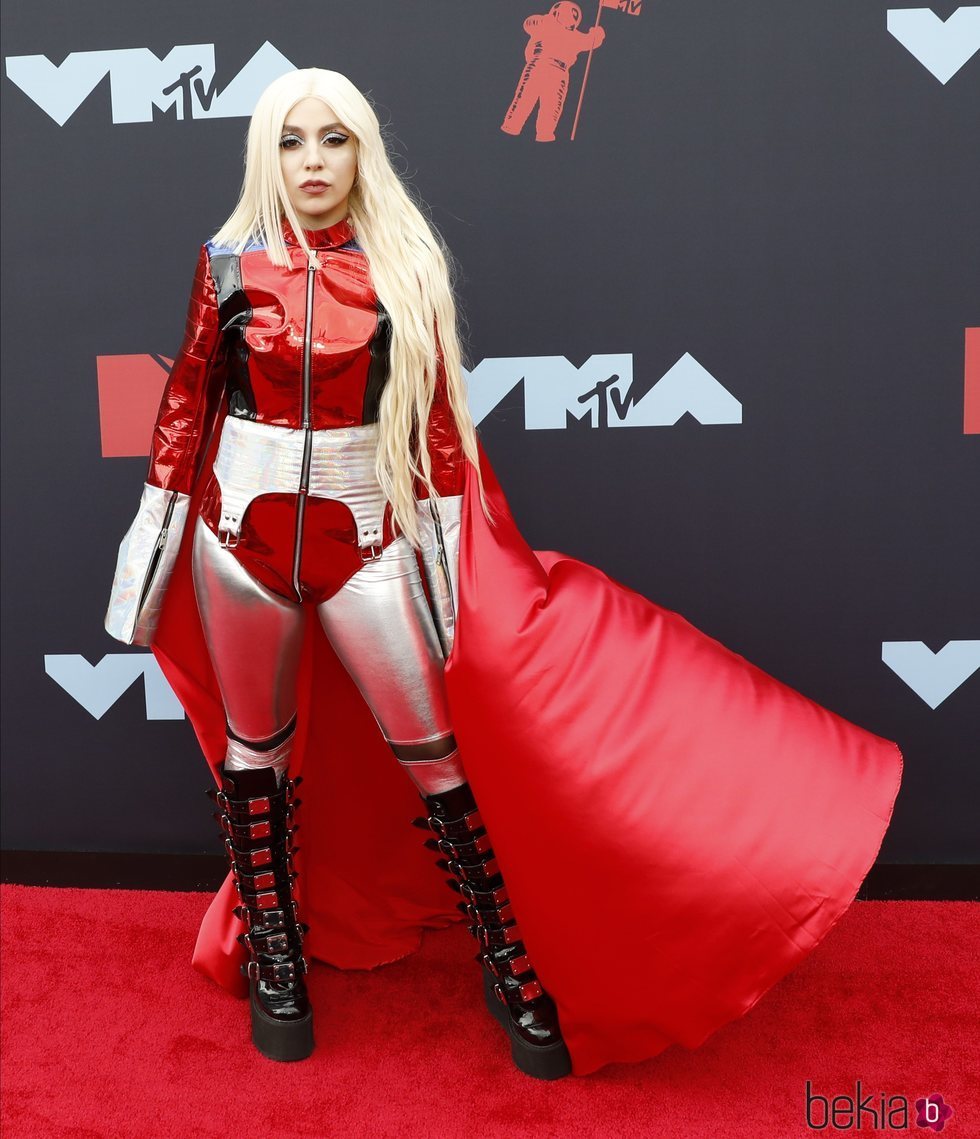 Ava MAx en los MTV VMAs 2019
