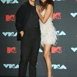 Kevin Jonas y su esposa Danielle Jonas en los MTV VMAs 2019