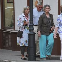 La Reina Sofía paseando por Mallorca con la Princesa Irene, Tatiana Radziwill y su marido