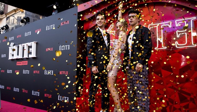 Álvaro Rico, Ester Expósito e Itzan Escamilla en la premiere de la segunda temporada de 'Élite'