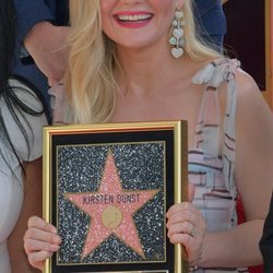 Kirsten Dunst recibe su estrella en el Paseo de la Fama