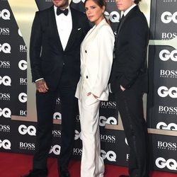 Victoria Beckham, David Beckham y Brooking Beckham en los premios GQ 2019