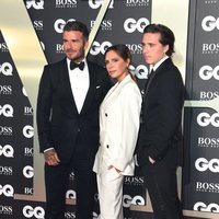 Victoria Beckham, David Beckham y Brooking Beckham en los premios GQ 2019