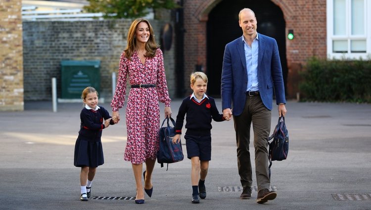 La Princesa Carlota en su primer día de colegio junto a los Duques de Cambridge y el Príncipe Jorge