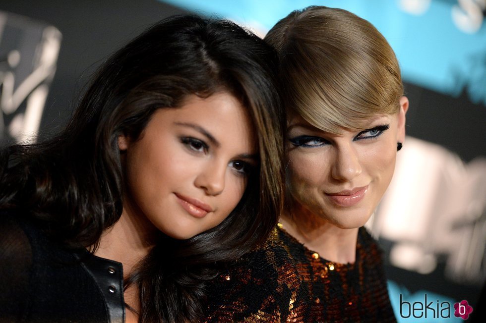 Selena Gomez y Taylor Swift MTV VMA 2015