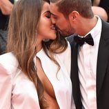 Fabio Colloricchio y Violeta Mangriñán casi besándose en el Festival de Venecia 2019