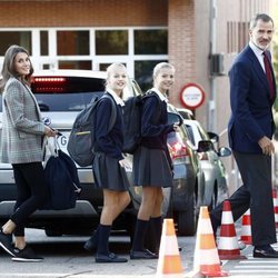 Los Reyes Felipe y Letizia y sus hijas Leonor y Sofía en la vuelta al cole 2019/2020