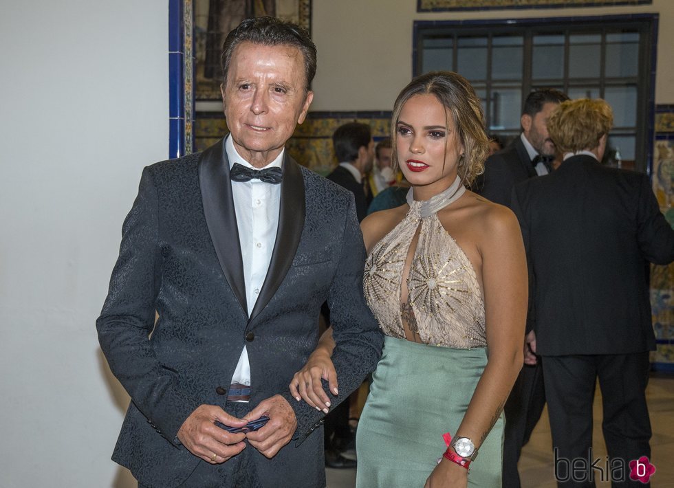 Gloria Camila Ortega con su padre José Ortega Cano en los Premios Escaparate 2019