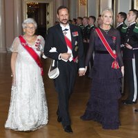 La Princesa Astrid, el Príncipe Haakon y la Princesa Mette-Marit en una recepción oficial