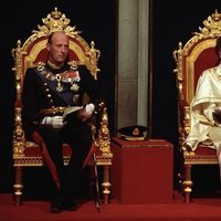 Los Reyes Harald y Sonia de Noruega el día de su coronación