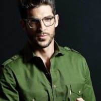 Leo Rico con gafas y camisa verde en la campaña de Imiloa 2016
