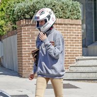 Victoria Federica con casco de moto en su primer día de universidad