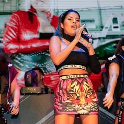 Chabelita Pantaja cantando su single 'Ahora estoy mejor' en su presentación