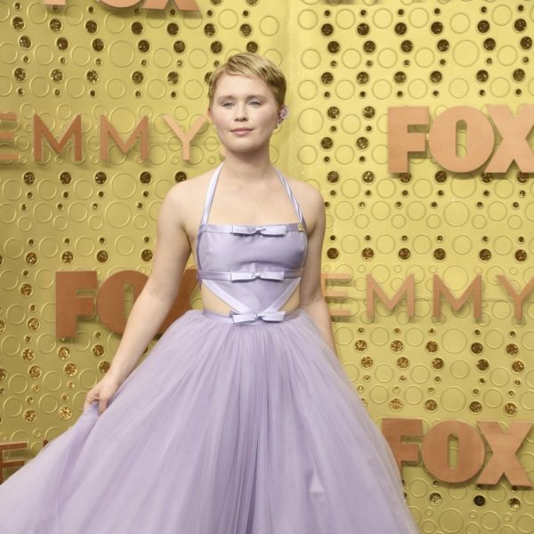 Eliza Scanlen En Los Emmy 2019 Alfombra Roja Y Gala De Los Premios