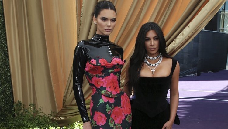 Kim Kardashian y Kendall Jenner en los Emmy 2019